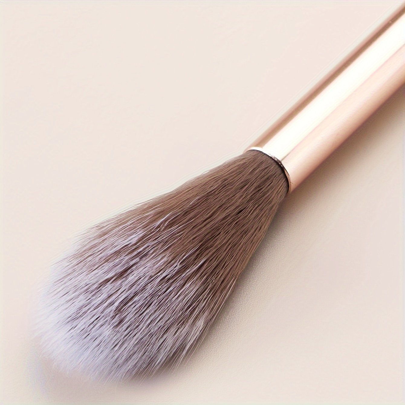 High-quality nylon bristles highlighter brush