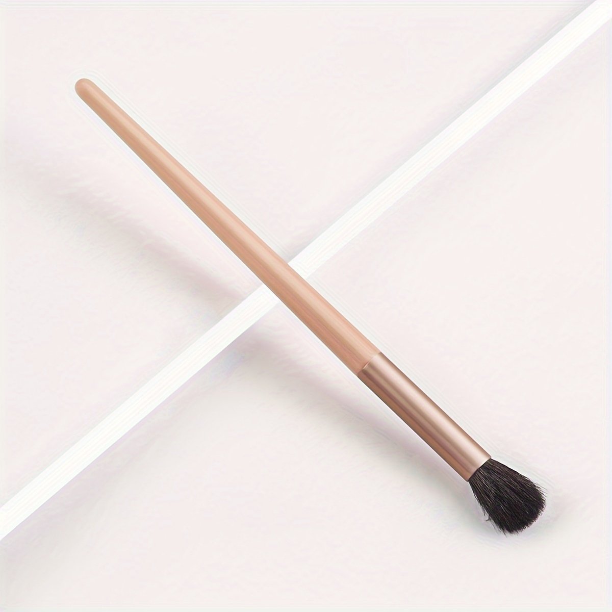 High-quality synthetic bristles eyeshadow brush